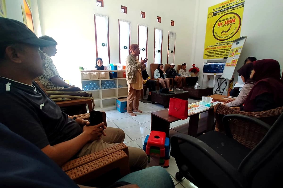 Ruang konsultasi Dr Jism